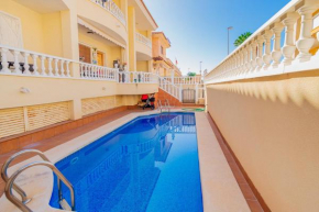 2 bedroom 2 Bathroom Entire Apartment in Rojales with Pool, Rojales